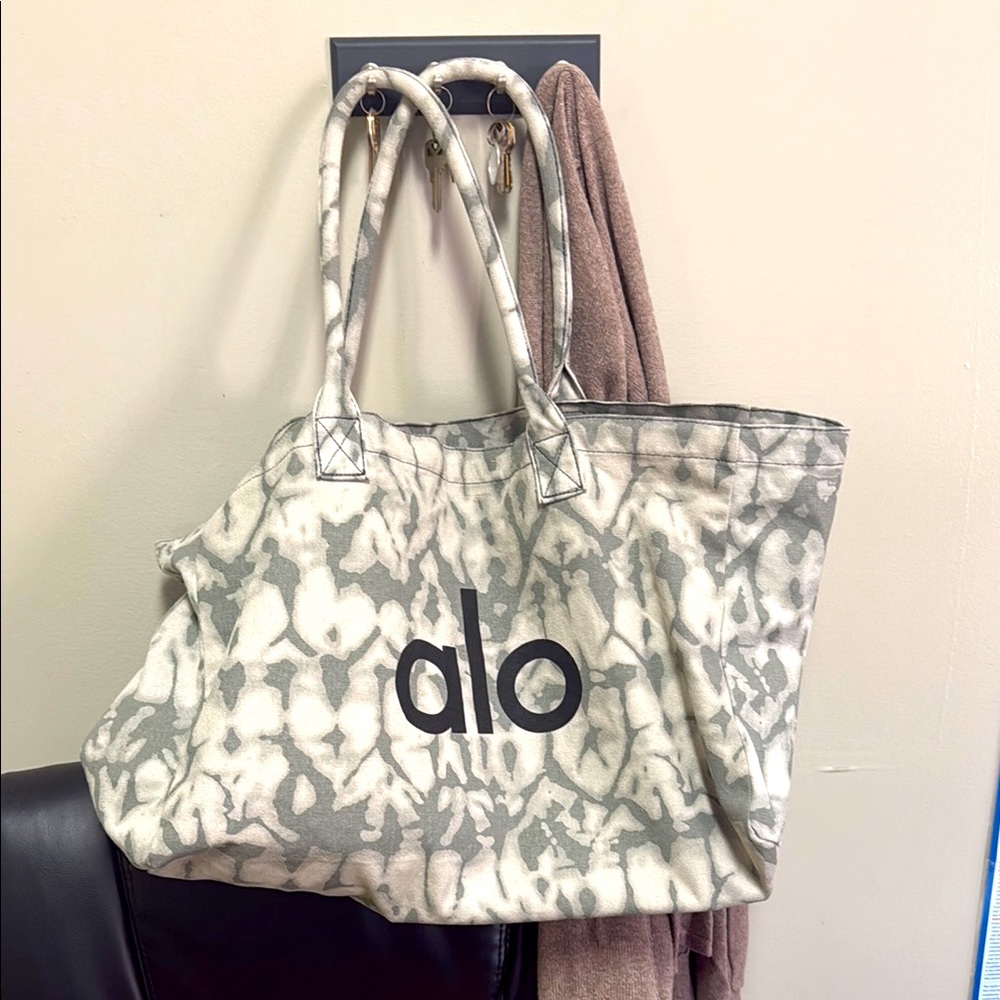 ALO Iconic Yoga Tote